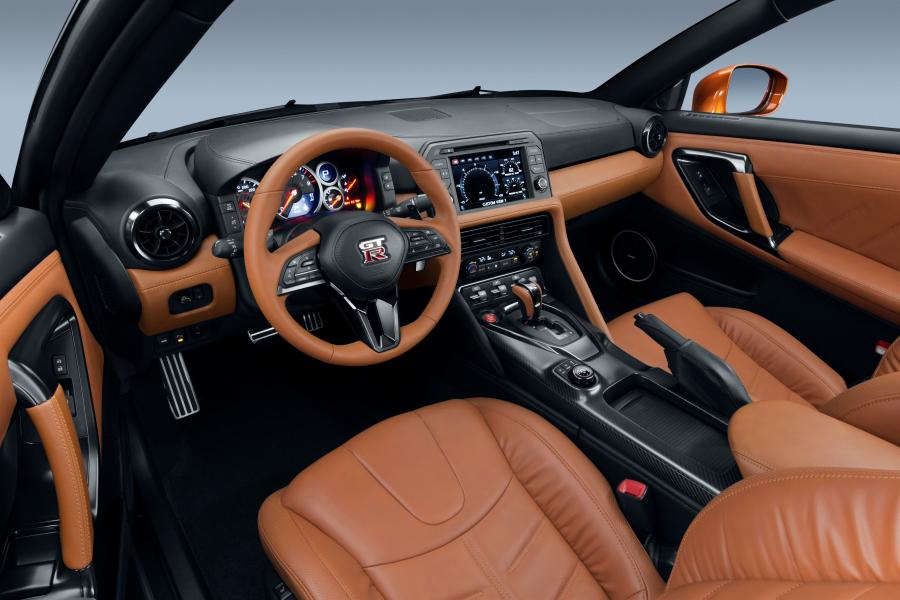 Интерьер Nissan GT-R 2016 года  (US) (фото 18 из 57)